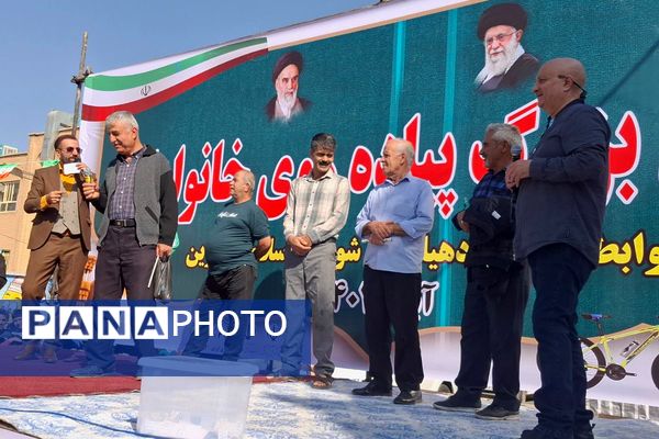  همایش بزرگ پیاده روی خانوادگی در نسیم‌شهر 