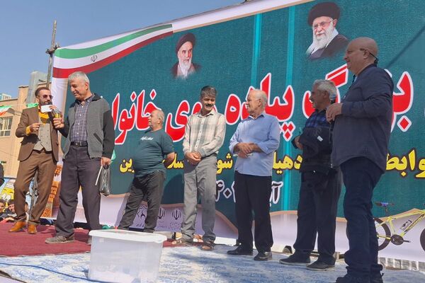  همایش بزرگ پیاده روی خانوادگی در نسیم‌شهر 