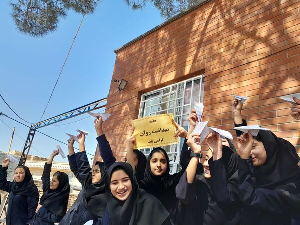  موشک آرزوها در هفته بهداشت روان در مدرسه مادرمهربان خلیل آباد