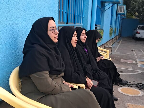 دانش آموزان در آغوش مدرسه