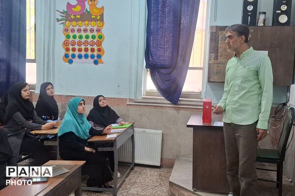 کارگاه توانمندسازی آموزگاران در راستای اجرای پروژه مهر در مدارس ابتدایی