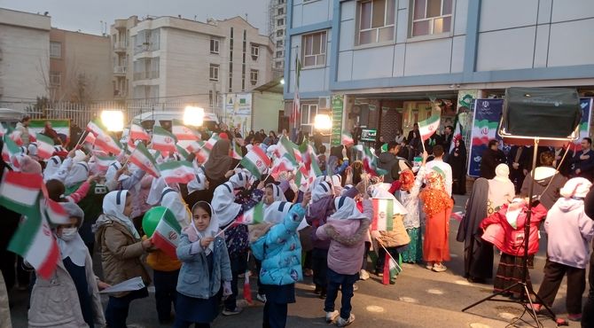 جشن پرتاب ماهواره‌های ایرانی در دبستان نرجس 