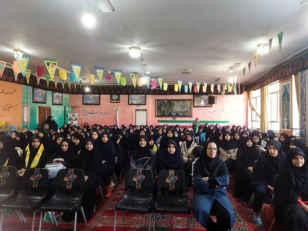 یادآورحماسه سیزدهم آبان دردبیرستان شاهدشهید قاسم سلیمانی