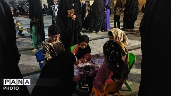 غرفه دهه نودی ها هر شب پرشور تر از قبل در نیشابور