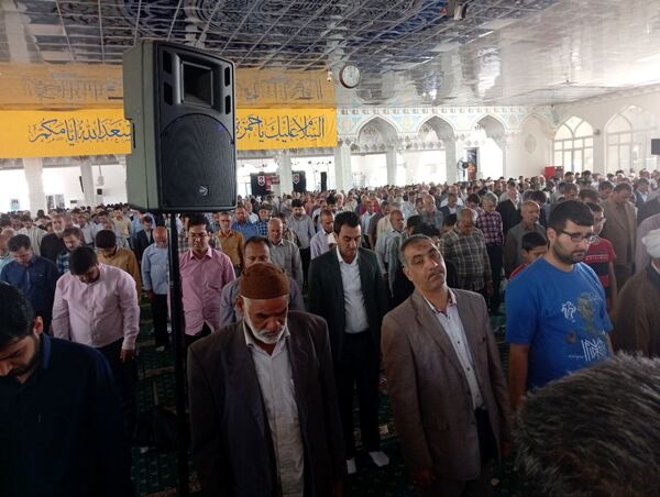 نماز جمعه‌ای با رنگ و بوی معلمی