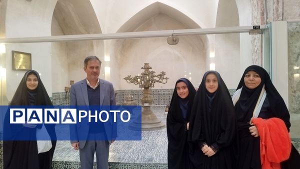 اردوی معنوی دانش آموزان دبیرستان شاهد تکتم در حرم مطهر رضوی