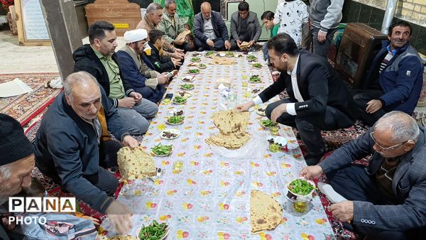 برپایی سفره‌های افطار ساده در شهر سفیددشت 