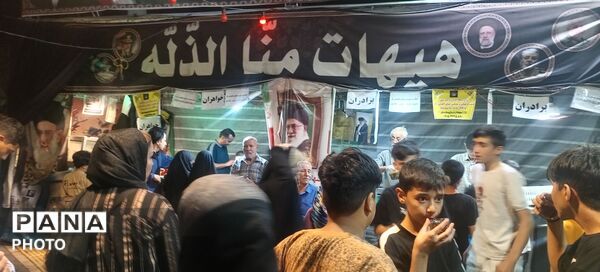موکب چایخانه همچنان در کنار مردم فعال است