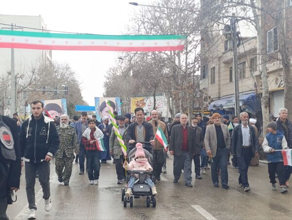 حضور چشمگیر مردم بجنورد در راهپیمایی ۲۲ بهمن