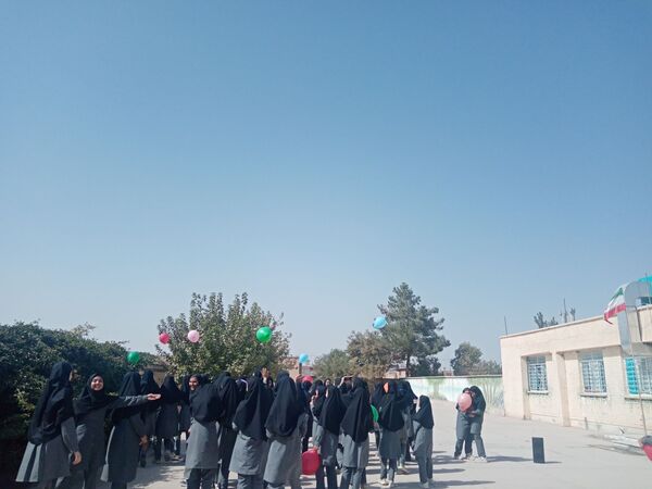 جشنواره غذای سالم در مدرسه حاج مهدی روحانی