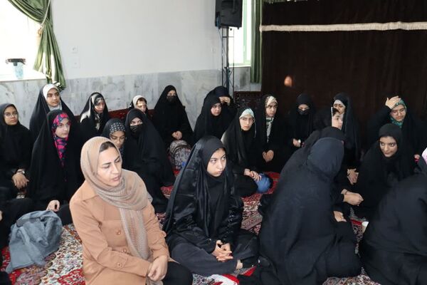 اعزام دانش‌آموزان دختر گلپایگانی به اردوی راهیان نور 