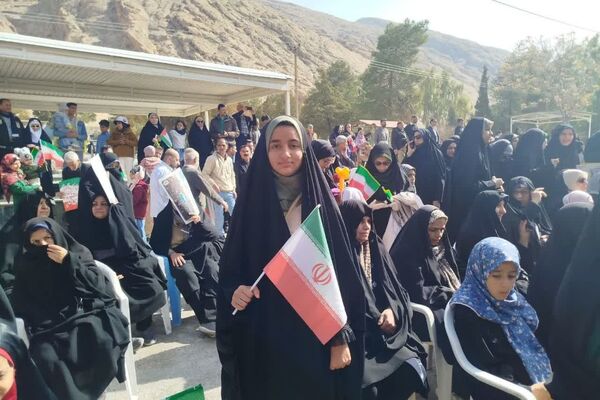 حضور با شکوه مردم زرقان در راهپیمایی 22 بهمن ماه