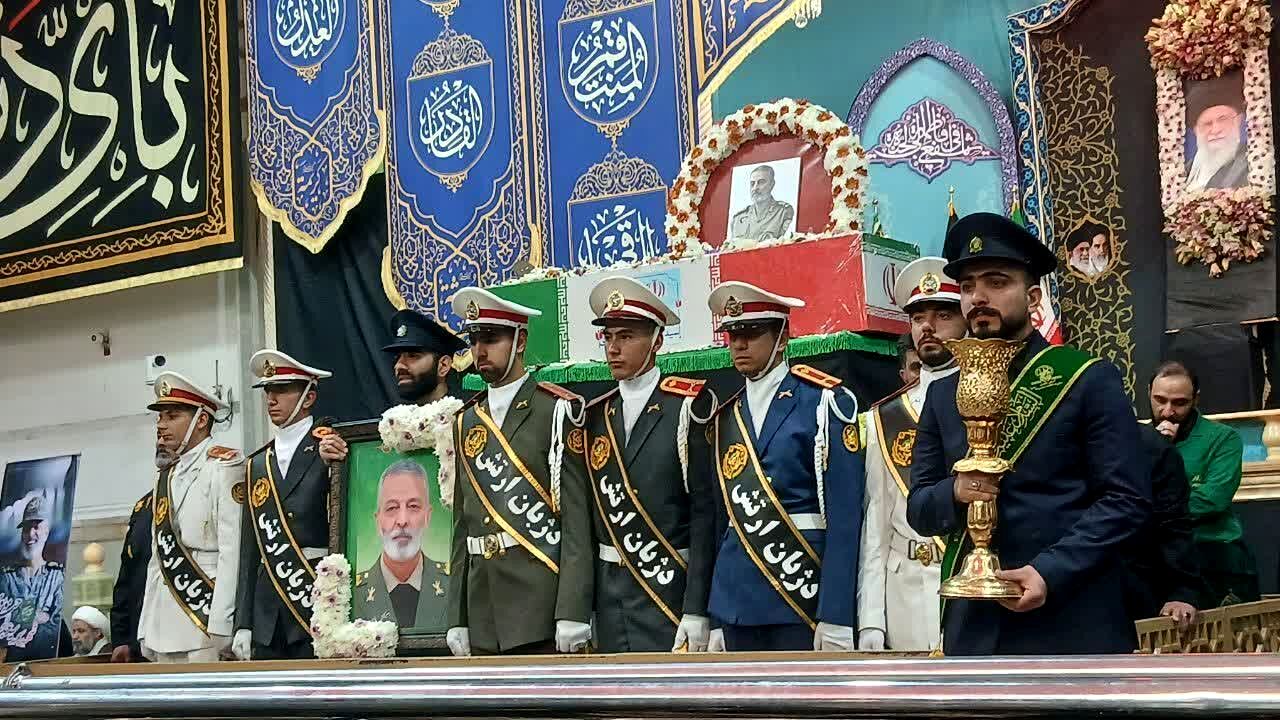 وداع با پیکر شهید امیر سرلشکر سید عبدالرحیم موسوی در حرم بانوی کرامت