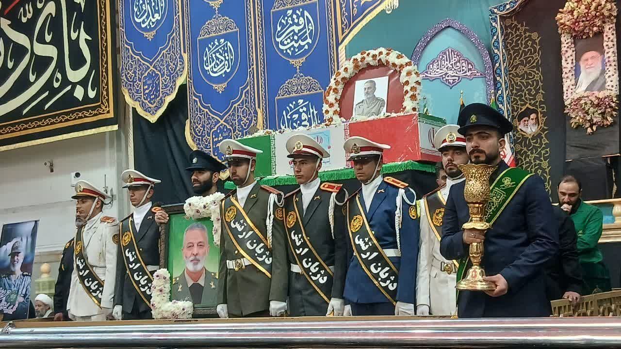 وداع با پیکر شهید امیر سرلشکر سید عبدالرحیم موسوی در حرم بانوی کرامت