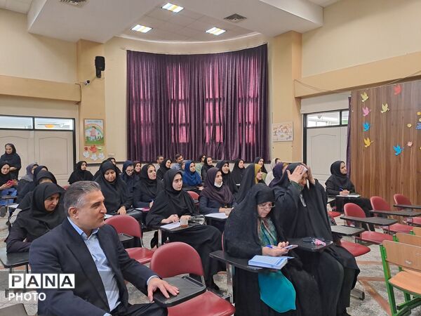نخستین نشست هم‌اندیشی مراقبین سلامت منطقه ۱۰ تهرا‌ن در سال تحصیلی جدید
