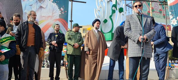 مردم غیور ملارد با حضور پرشور خود در راهپیمایی ۲۲ بهمن، ثابت کردند که همچنان پای انقلاب اسلامی ایستاده‌اند.