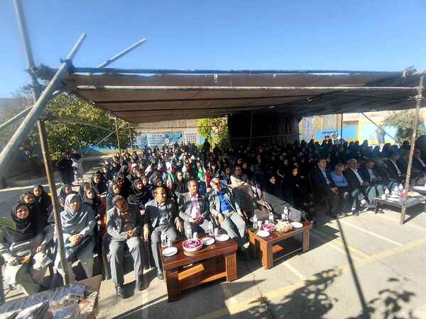 مراسم بازگشایی مدارس و جشن عاطفه‌ها در مدرسه نمونه دولتی خدیجه الکبری(س) قروه