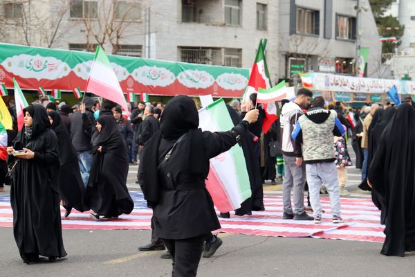 ٢٢ بهمن؛ روزى که دلها با قدم‌‌ها یکى میشود