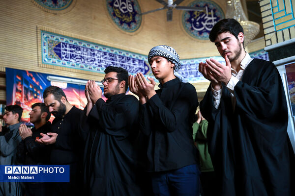اعتکاف دانش‌آموزی در مسجد قمربنی هاشم (ع)