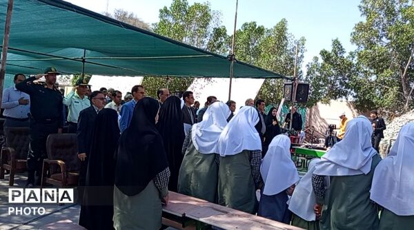 زنگ سپاس معلم همزمان با سراسر کشور در مدرسه شجره طیبه میناب