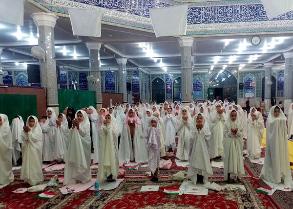دانش‌آموزان بویین‌زهرایی در جشن روزه‌اولی‌ها از خدای خود تشکر کردند