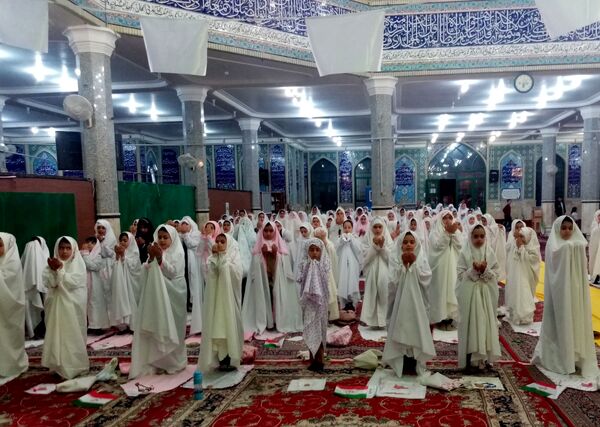 دانش‌آموزان بویین‌زهرایی در جشن روزه‌اولی‌ها از خدای خود تشکر کردند