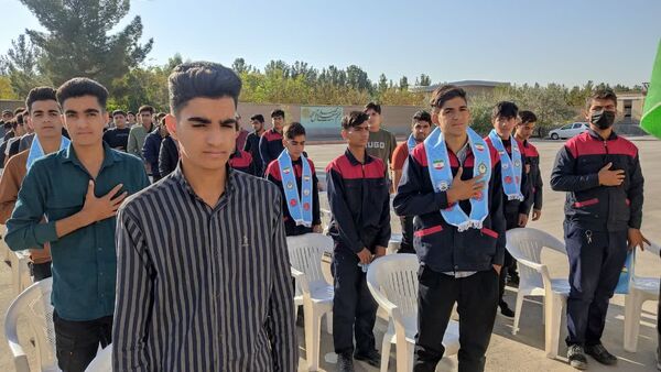 آیین نواختن زنگ استکبار ستیزی و یادواره وطن یار در هنرستان آیت الله خامنه‌ای بجستان