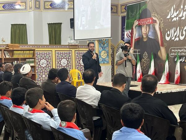 حضور قائم‌مقام معاون وزیر در سازمان دانش‌آموزی در  راهپیمایی ۱۳ آبان شهرک مروارید بندرعباس