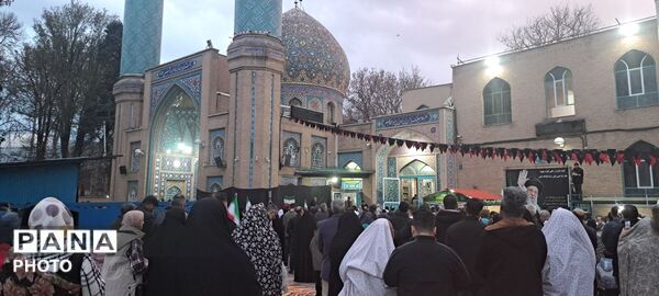 حضور مردم کرج در لحظه تحویل سال 1405