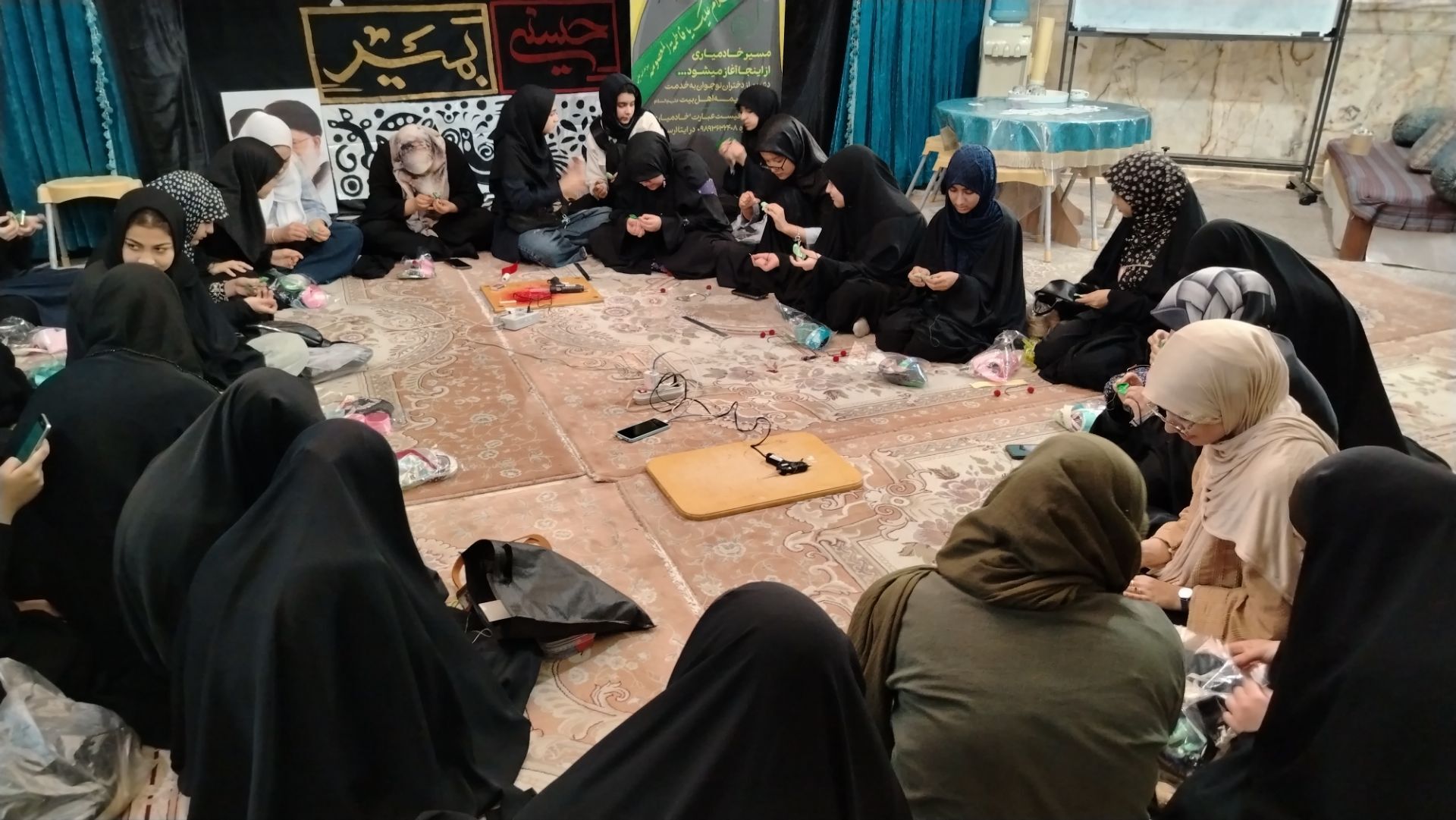 محفل هنری نوجوانان در رواق معصومانه حرم کریمه اهل بیت(س)