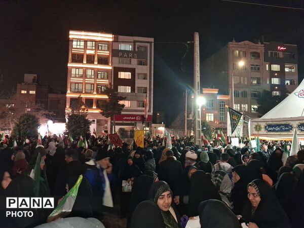 بلوار فضل، صحنه عشق و ارادت ملت به رهبر در شبی دیگر