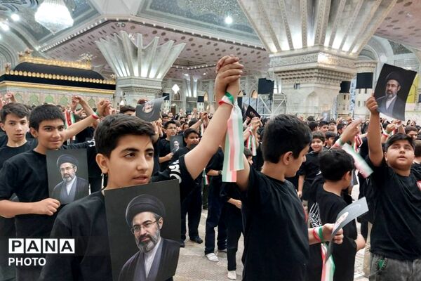 هم‌نوایی دانش‌آموزان منطقه ۵ تهران با سرود «باید برخاست» در سوگواری رهبر شهید