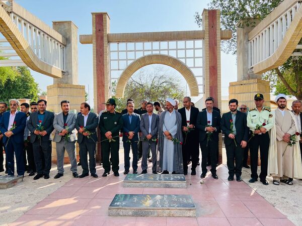 گلزار شهداء ؛ میزبان مسئولان شهرستان عنبرآباد همزمان با آغاز هفته دفاع مقدس