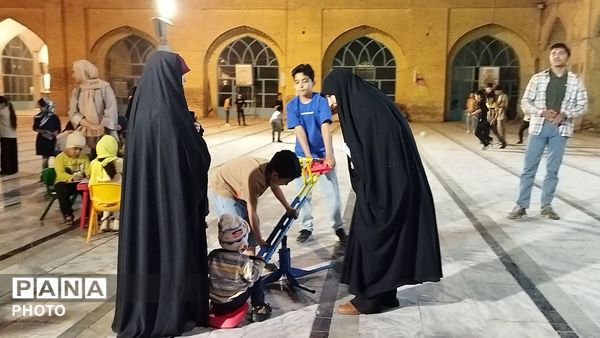 غرفه دهه نودی ها در هشتاد و دومین شب از اجتماعات مردمی نیشابور 