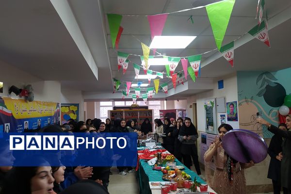 جشن ایران‌مون در دبیرستان شهیدان اسماعیلی منش رباط‌کریم