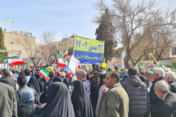 جلوه‌ای از وحدت و همدلی در راهپیمایی ۲۲ بهمن