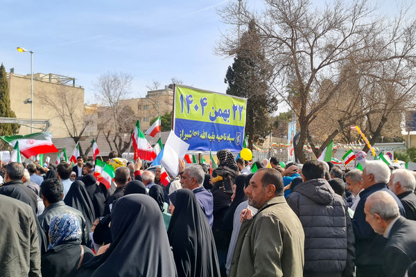 جلوه‌ای از وحدت و همدلی در راهپیمایی ۲۲ بهمن