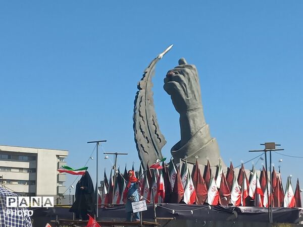 تهران در میان غرش ۳۱۳ هزار جان فدای بسیج سپاه محمد رسول‌الله