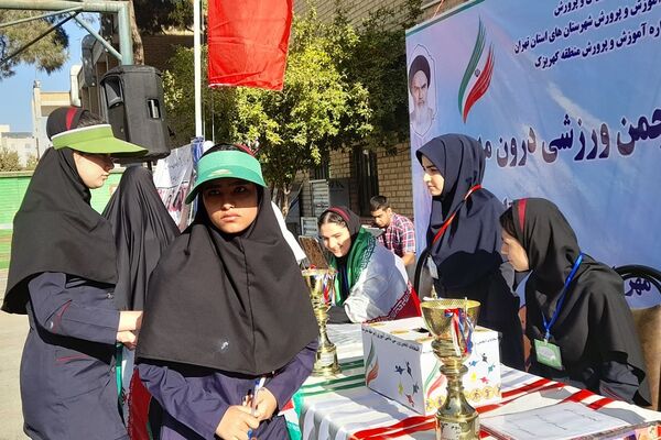 افتتاحیه انجمن ورزشی درون مدرسه ای منطقه کهریزک در هنرستان اولیاء۳