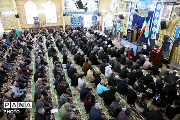 تجدید عهد با آرمان های رهبر شهید انقلاب در نماز جمعه فشافویه