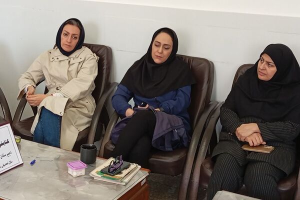 نشست کتابخوان مدرسه‌ای در دبیرستان دخترانه جوادالائمه بهارستان‌دو