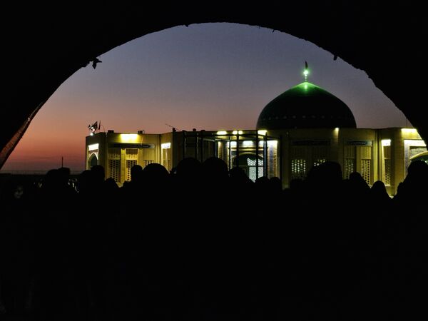 قدم بر خاک عشق