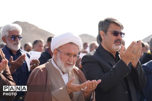 شکوه حضور ابرکوهی‌ها در نماز جماعت عید سعید فطر