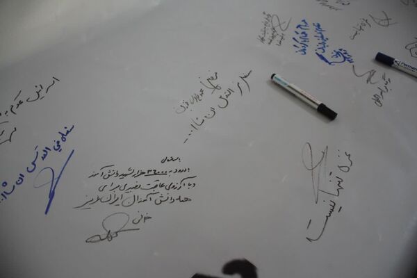 اجتماع استکبار ستیزی و رویداد پلاکاردنویسی دانش‌آموزان سمنان