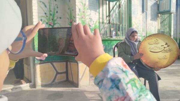 قلب‌های دبستان نیایش برای روز دختر، با نوا و سرود به تپش افتادند!