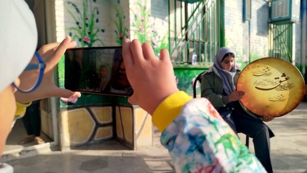 قلب‌های دبستان نیایش برای روز دختر، با نوا و سرود به تپش افتادند!