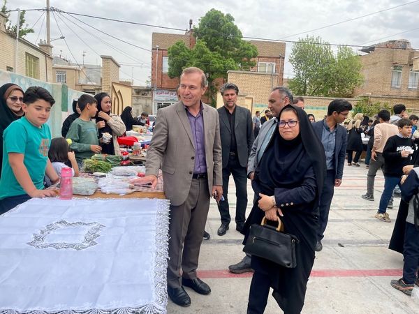 برپایی بازارچه در دبستان معلم آشخانه 