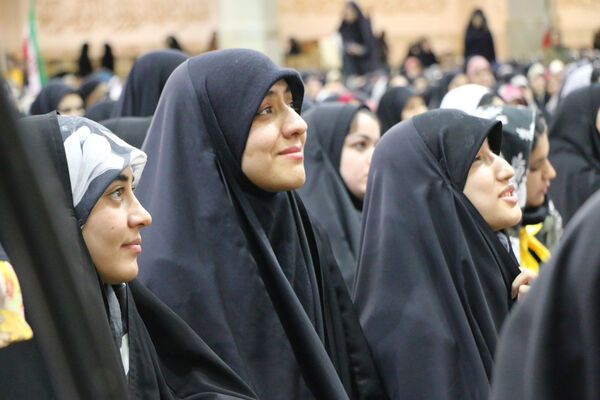 اجتماع عظیم دختران دانشجوی کشور در حرم حضرت معصومه(س)