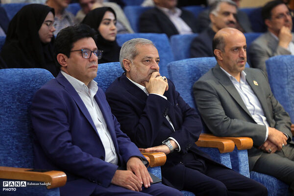 آیین اختتامیه جشنواره نوآوری در فرایند آموزش و یادگیری