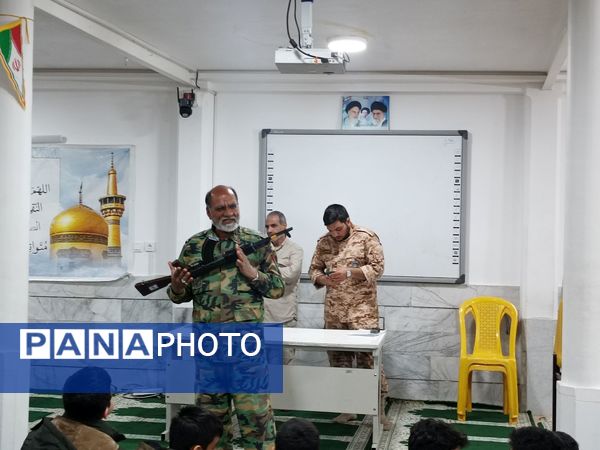 کلاس عملی  آمادگی دفاعی در دبیرستان نمونه آیت الله خامنه ای 